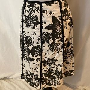 Very pretty black and white floral cotton skirt with vertical seaming. Size 12